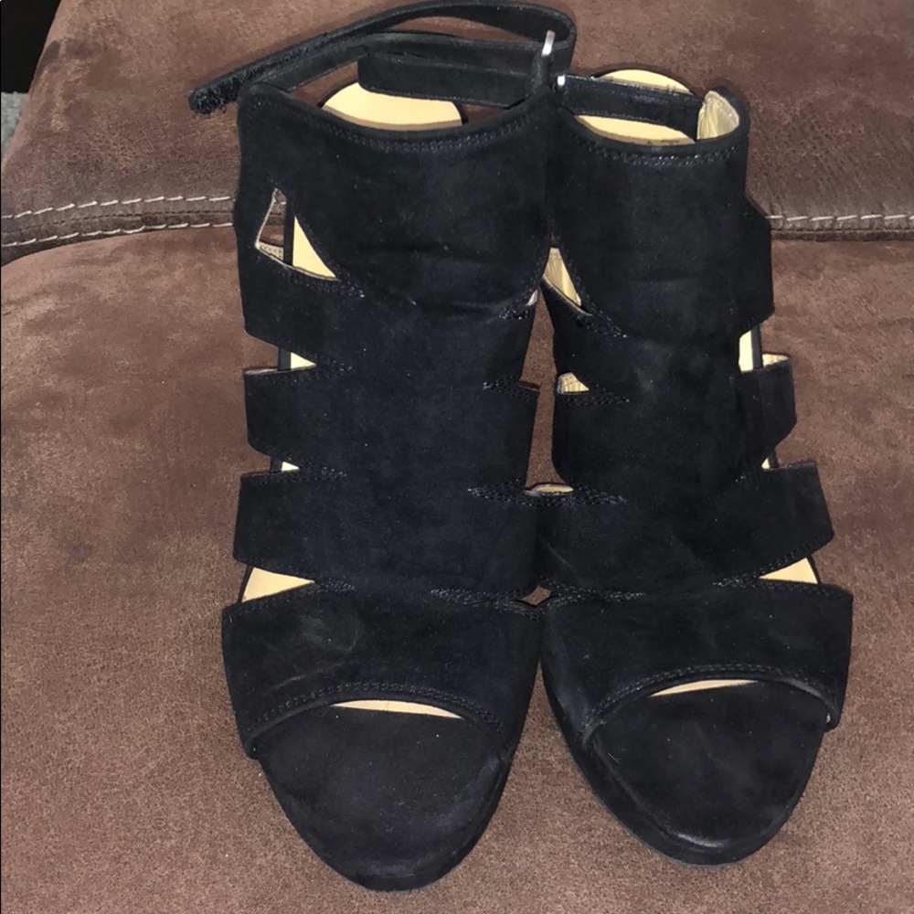 Women’s black heels